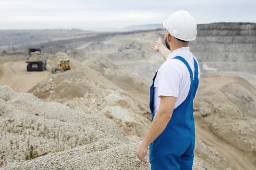 Personne travaillant dans le bâtiment et la construction